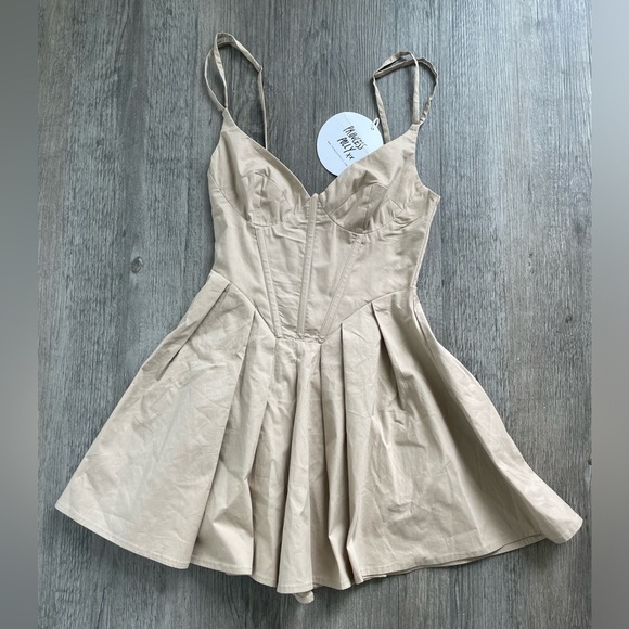 Princess Polly Women’s Size 0 Beige Malcom Playsuit Tan Corset Romper NWT - Picture 3 of 6